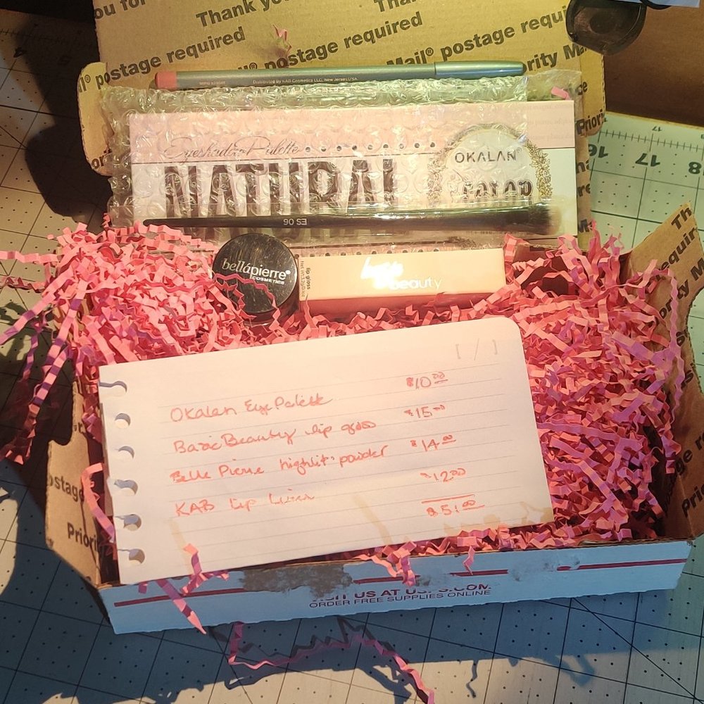 $20 Makeup bundle - $51 value + extras!!